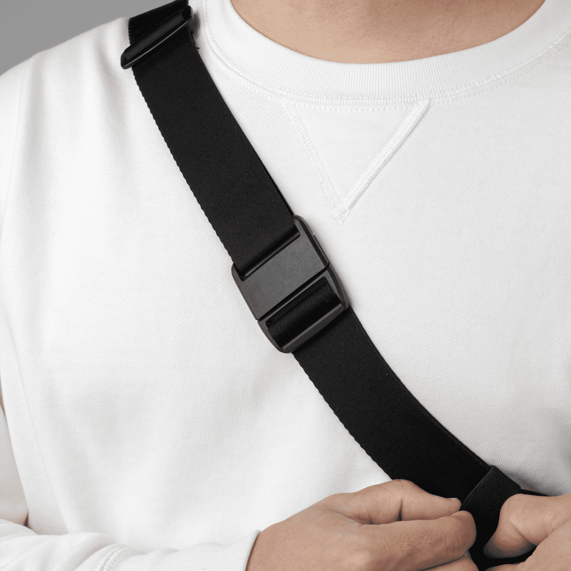 A man wearing the Rework Gear Essentials Case as a sling.