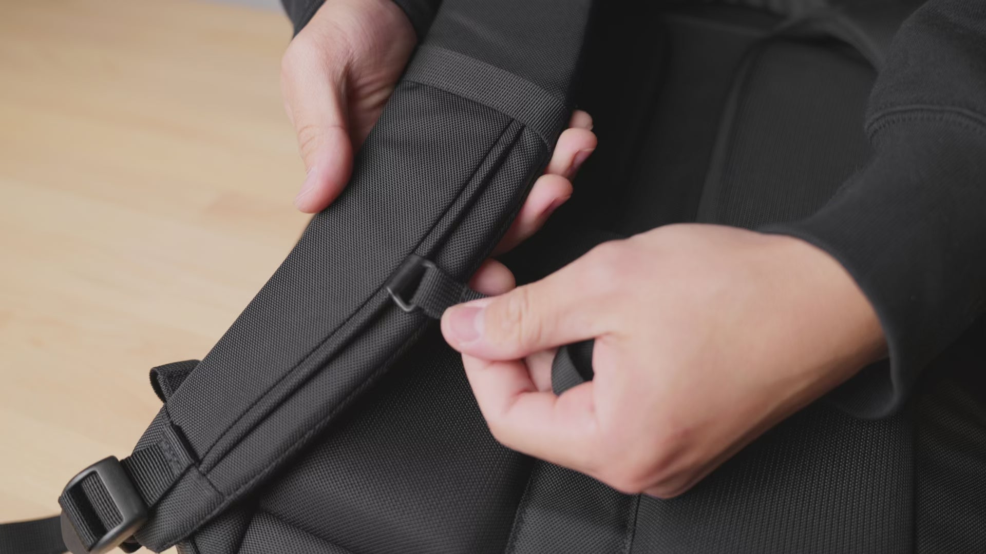 Load video: Sternum Strap removal